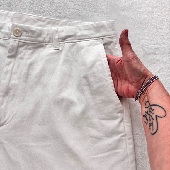 ROUNDTREE & YORKE Casuals Men's Classic Fit  White Chino Shorts--NWT--36 - Picture 5 of 11